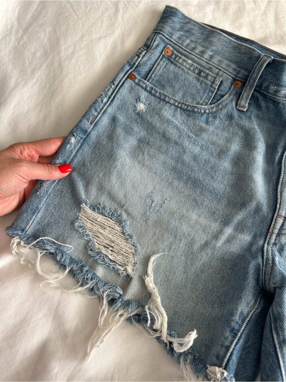 Madewell Relaxed Mid-Lenght Denim Shorts with Light Distressing - Picture 5 of 11
